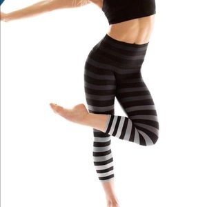 K-DEER Jody Stripe Capri